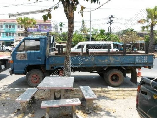 รถบรรทุก 6 ล้อ ยี่ห้อ ISUZU รุ่น NPR