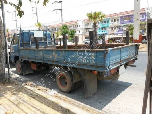 รถบรรทุก 6 ล้อ ยี่ห้อ ISUZU รุ่น NPR