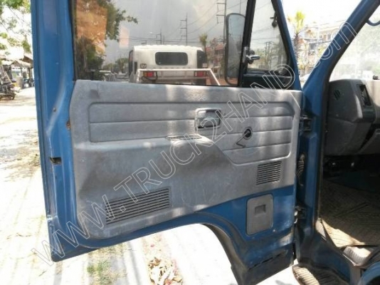 รถบรรทุก 6 ล้อ ยี่ห้อ ISUZU รุ่น NPR