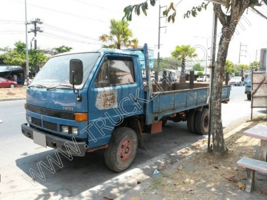 รถบรรทุก 6 ล้อ ยี่ห้อ ISUZU รุ่น NPR