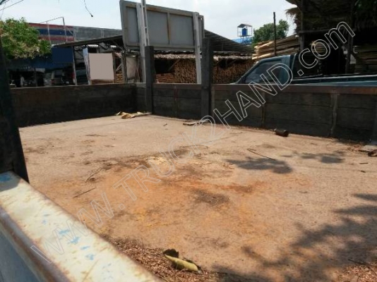 รถบรรทุก 6 ล้อ ยี่ห้อ ISUZU รุ่น NPR