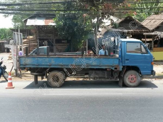 รถบรรทุก 6 ล้อ ยี่ห้อ ISUZU รุ่น NPR