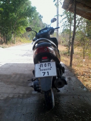 ขายฮอนด้าคลิ๊ก สภาพขับขี่ได้ปกติ 9800 บาทครับ