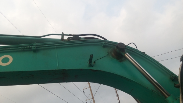 ขายด่วนรถเเม็คโครKOBELCO SK100-5มาร์คไฟร์รถนำเข้าเก่าญี่ปุ่นแท้ไม่เคยใช้งานเมืองไทยเลยมีปั้มลายหัวกระแทกพร้อม