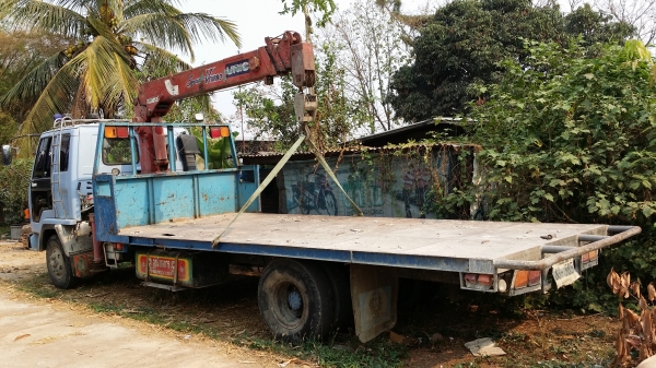 รถบรรทุกติดเครน