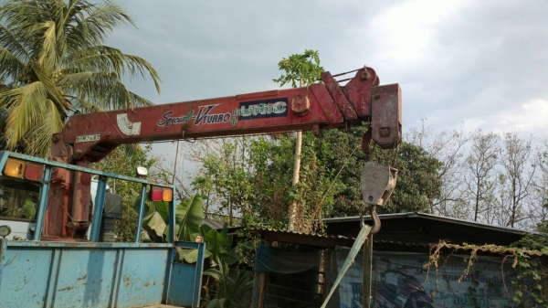 รถบรรทุกติดเครน