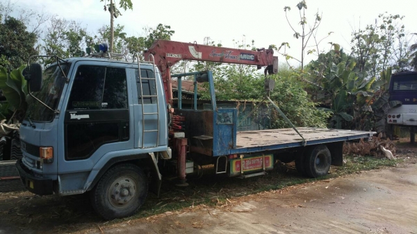 รถบรรทุกติดเครน