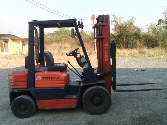 ขายด่วนรถยก TOYOTA รุ่น 5 เครื่องยนต์ดีเซล 2.5 ตัน เสา 3 เมตร เกียร์ธรรมดา