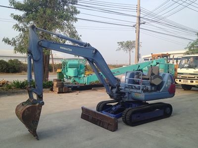 ขาย PC30-7E สภาพสวย พร้อมใช้งานนำเข้าจากประเทศญี่ปุ่น/ติดต่อ อำพล 090-9694506,080-3031241