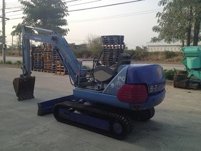 ขาย PC30-7E สภาพสวย พร้อมใช้งานนำเข้าจากประเทศญี่ปุ่น/ติดต่อ อำพล 090-9694506,080-3031241