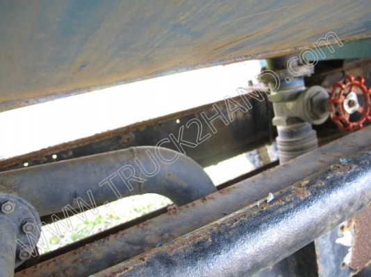 รถบรรทุกน้ำหัวยาว ยี่ห้อ NISSAN