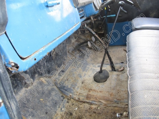 รถบรรทุกน้ำหัวยาว ยี่ห้อ NISSAN