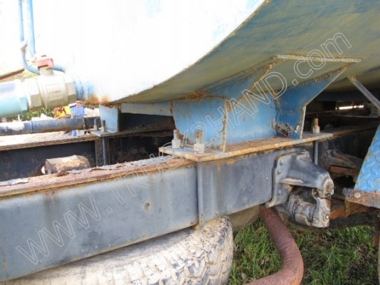 รถบรรทุกน้ำหัวยาว ยี่ห้อ NISSAN