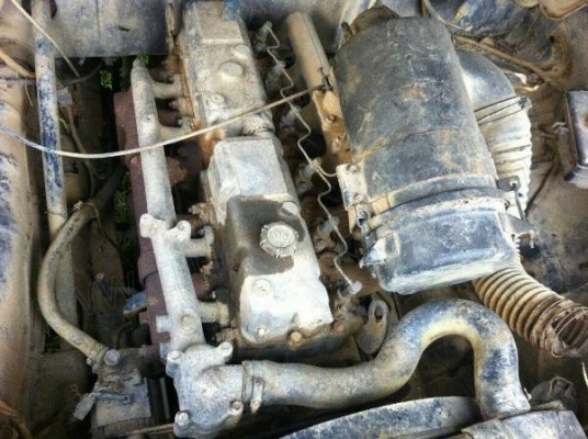 รถบรรทุกน้ำหัวยาว ยี่ห้อ NISSAN