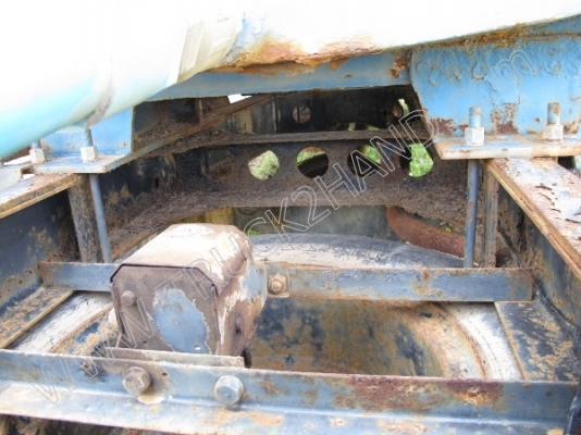 รถบรรทุกน้ำหัวยาว ยี่ห้อ NISSAN