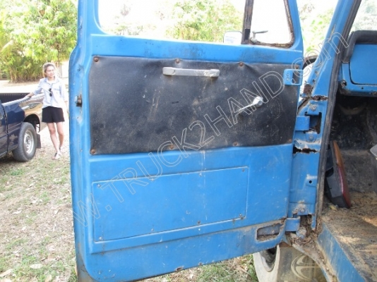 รถบรรทุกน้ำหัวยาว ยี่ห้อ NISSAN