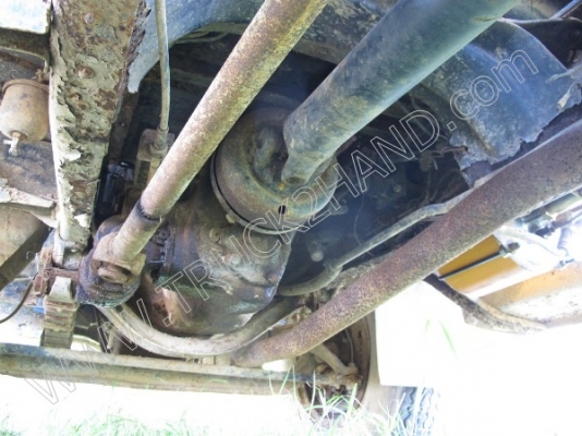 รถบรรทุกน้ำหัวยาว ยี่ห้อ NISSAN