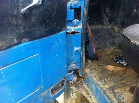 รถบรรทุกน้ำหัวยาว ยี่ห้อ NISSAN