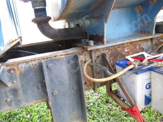 รถบรรทุกน้ำหัวยาว ยี่ห้อ NISSAN