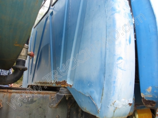 รถบรรทุกน้ำหัวยาว ยี่ห้อ NISSAN