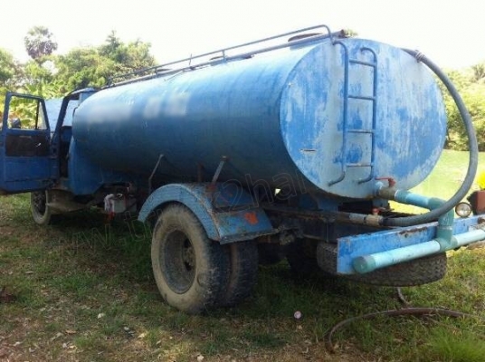 รถบรรทุกน้ำหัวยาว ยี่ห้อ NISSAN