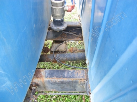 รถบรรทุกน้ำหัวยาว ยี่ห้อ NISSAN