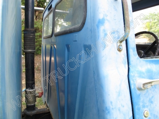 รถบรรทุกน้ำหัวยาว ยี่ห้อ NISSAN