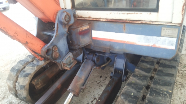 ขายด่วนรถเเม็คโครHITACHI EX27เทียบเท่า PC30มีหัวเก๋งเคื่องIZUSU3สูบเก่าญี่ปุ่นแท้ไม่เคยใช้งานเมืองไทยเลย