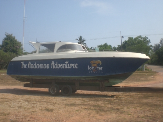 ขายเรือไฟเบอร์กาสขนาดยาว8.50 เมตร กว้าง 2.50 เมตรสภาพพร้อมใช้งาน มีเทเลอร์ให้ด้วย