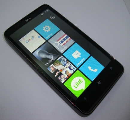 โทรศัพท์ HTC HD 7 Window Phone