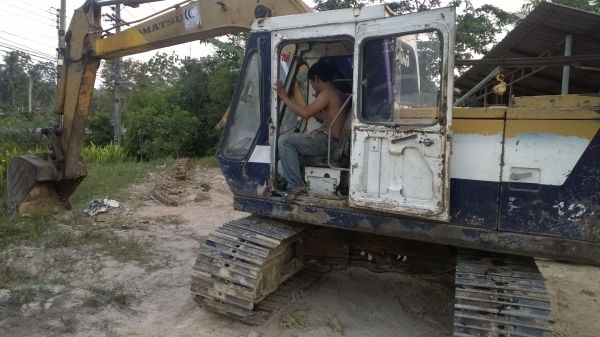 PC120-2 เอวแน่น เครื่อง ปั้ม แรงดี บอดี็เดิมๆยังสวย โซ่ แผ่นสวย...