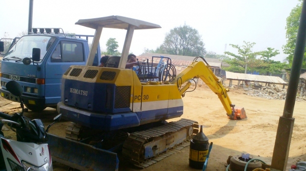 รถขุด โคมาสสุ PC30-3 แรงขุดดี ทำงานไว ชอบราคาเท่าไร ต่อรองราคากันได้ครับ ลดราคาพิเศษเหลือเพียง 155,000 บาท.