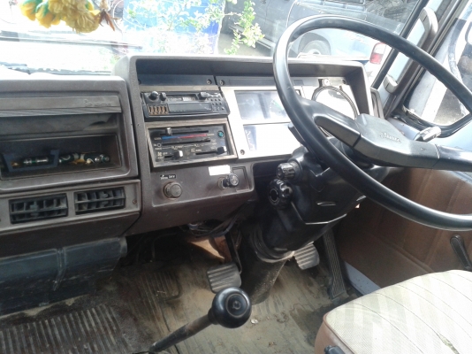 ขาย 6ล้อHINO FD172B เครื่องHO7C 185แรงกระบะคาร์โก้ยาว4.70เมตรพร้อมใช้