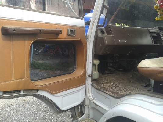 ขาย 6ล้อHINO FD172B เครื่องHO7C 185แรงกระบะคาร์โก้ยาว4.70เมตรพร้อมใช้