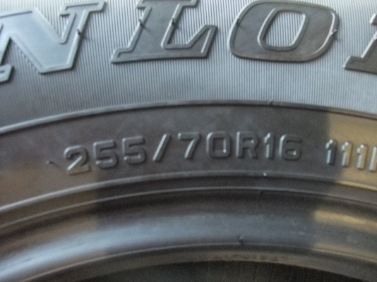 ยาง Dunlop 255/70/16 ปี13 สภาพสวยๆ ดอกหนาๆเลย