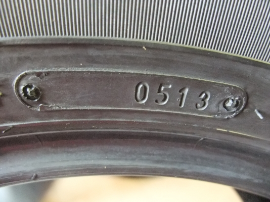 ยาง Dunlop 255/70/16 ปี13 สภาพสวยๆ ดอกหนาๆเลย