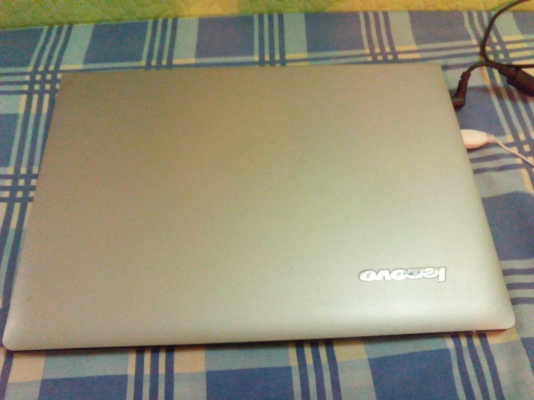 ขาย lenolvo ideapad S300 notebook สถาพ 99.99\% ไม่ค่อยได้ใช้ บางเฉียบ แบตอึด สเปกดี ยกกล่อง ถูกๆ