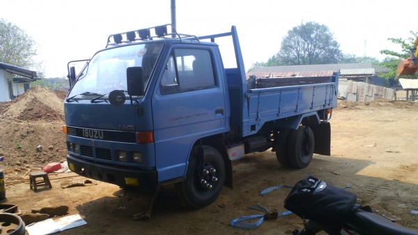 หกล้อดั้ม ISUZU NKR 88 hp รถปี 38 รถห้าง ตัวสุดท้าย ชอบราคาเท่าไร ต่อรองราคากันได้ครับ