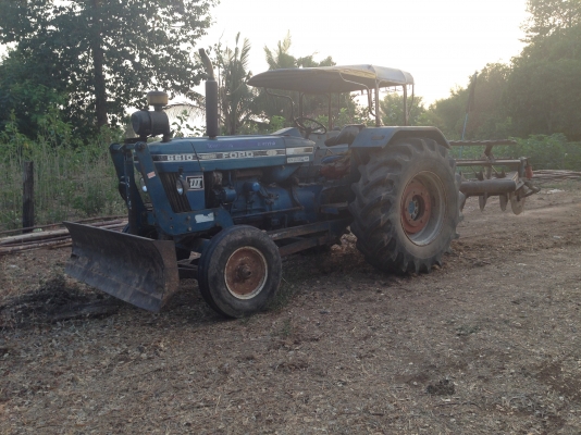 ขายรถไถ FORD 6600 เต็ม มีภาพวีดีโอ  เกียร์ D5NN  ท้ายเบาะD6NN  เครื่องดี T3-D5NN ผาน 7 ดันหน้า สภาพเดิมๆ เอกสารใบอินวอย  ราคา 338000 บาท  สนใจติดต่อ คุณชัยย สตึก โทร 081-9972972 089-8451778