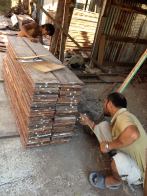 ขายไม้พื้นมะค่าหน้า10-12 นิ้ว ราคาถูกๆครับ