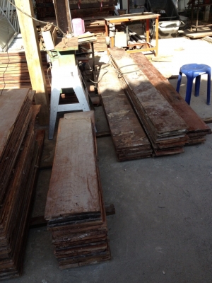 ขายไม้พื้นมะค่าหน้า10-12 นิ้ว ราคาถูกๆครับ