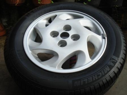 ล้ออะไหล่พร้อมยาง ขอบ 14 4รู 100 ยางดอกหนาๆแทบไม่ได้ใช้ 1 วง