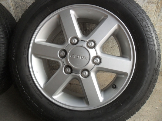 ล้อแม็ก 16นิ้ว6รู อีซูซุ พร้อมยาง 215/60R16 สวยๆ 4 ล้อ ราคา 6900 บาท