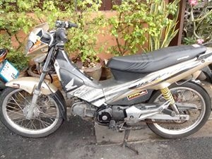 ขาย Honda Nice 125 ปี 47 ดิสก์เบรคหลัง เครื่องดีไม่หลวม ควันไม่ไหล