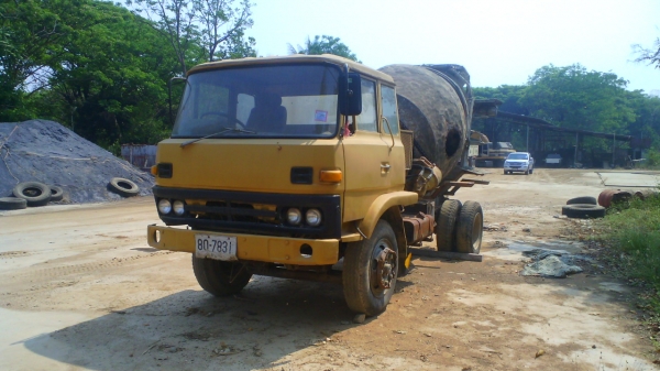 รถโม่ปูนมิตซูบิชิ ฟูโซ่ เครื่อง 6D14 ..โม่ขนาด ๓ คิว มีทะเบียน ชอบราคาเท่าใด ต่อรองราคากันได้ครับ
