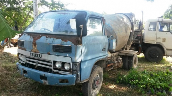 รถโม่ปูน ISUZU KS  เครื่อง EH700 โม่ขนาด ๓ คิว แบบโม่ตรง ปั้ม KAYABA