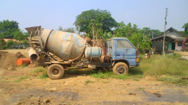 รถโม่ปูน ISUZU KS  เครื่อง EH700 โม่ขนาด ๓ คิว แบบโม่ตรง ปั้ม KAYABA