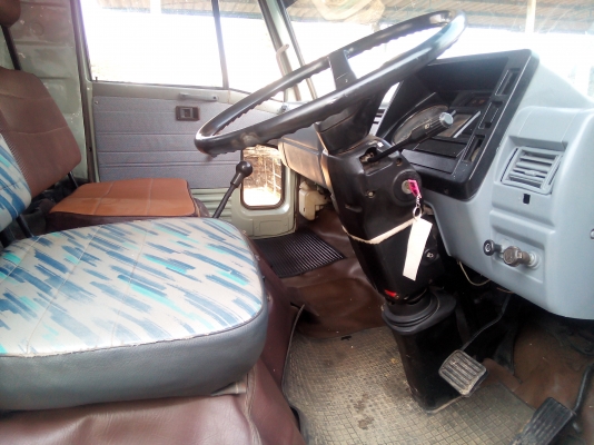 6  ล้อกลาง  HINO  KM779  117 แรงม้า. * ยาว 5.50 ม. * รถสวยเดิม รถห้างแท้. ( มีเล่มพร้อมโอน )