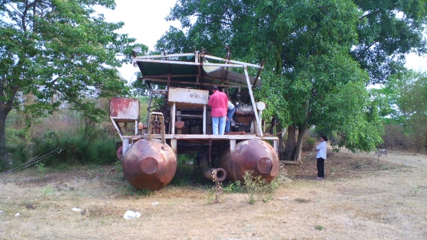 เรือดูดทราย..เครื่องฮีโน่ อีเอฟ ๗๕๐ วี ๘ มีหัวเจาะ ท่อดูด ๑๐ นิ้ว ควบคุมด้วยระบบไฮดรอลิก