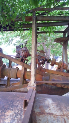 เรือดูดทราย..เครื่องฮีโน่ อีเอฟ ๗๕๐ วี ๘ มีหัวเจาะ ท่อดูด ๑๐ นิ้ว ควบคุมด้วยระบบไฮดรอลิก